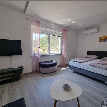 Apartman Edwin 亚伊采 外观 照片