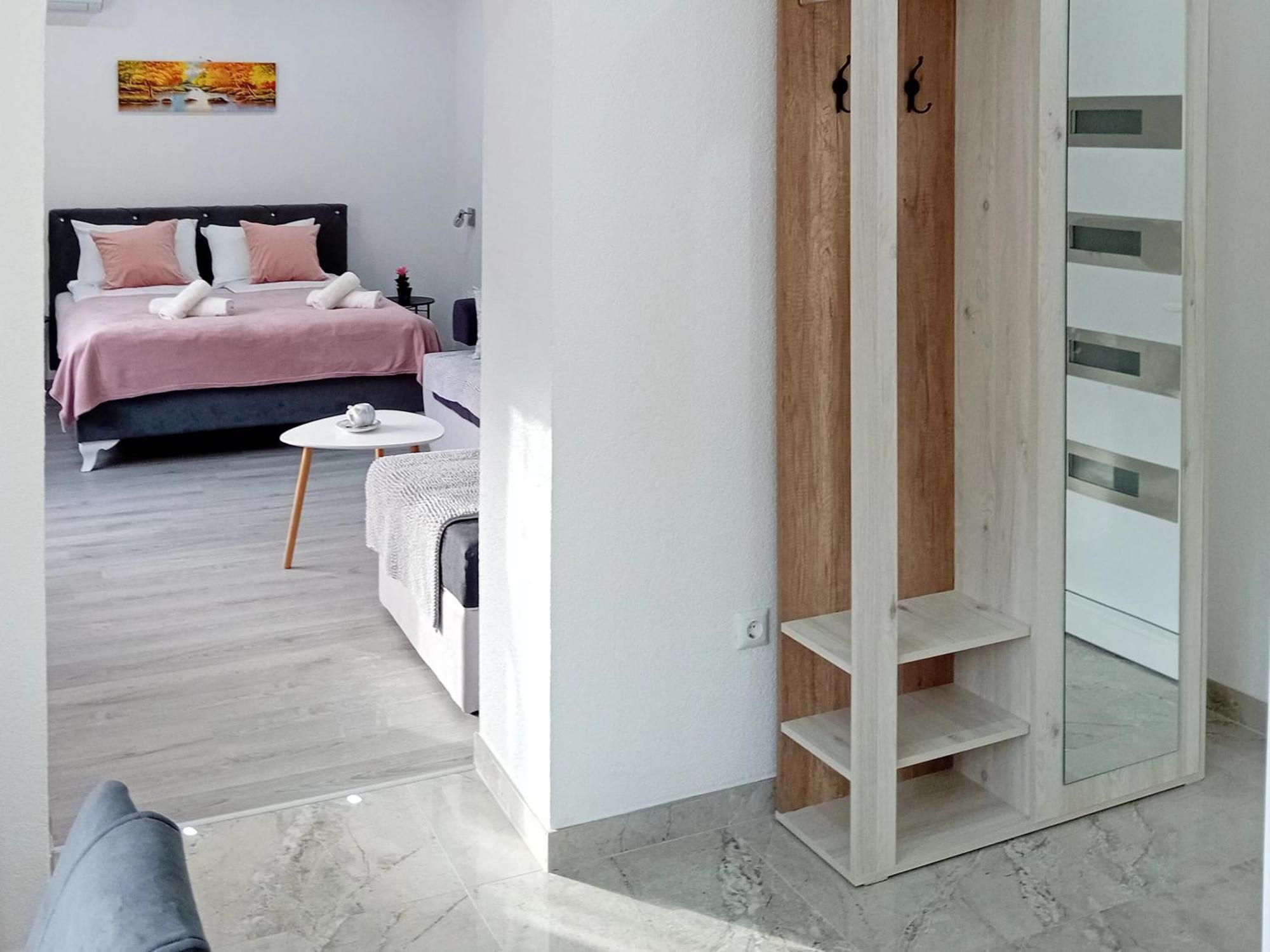 Apartman Edwin 亚伊采 外观 照片