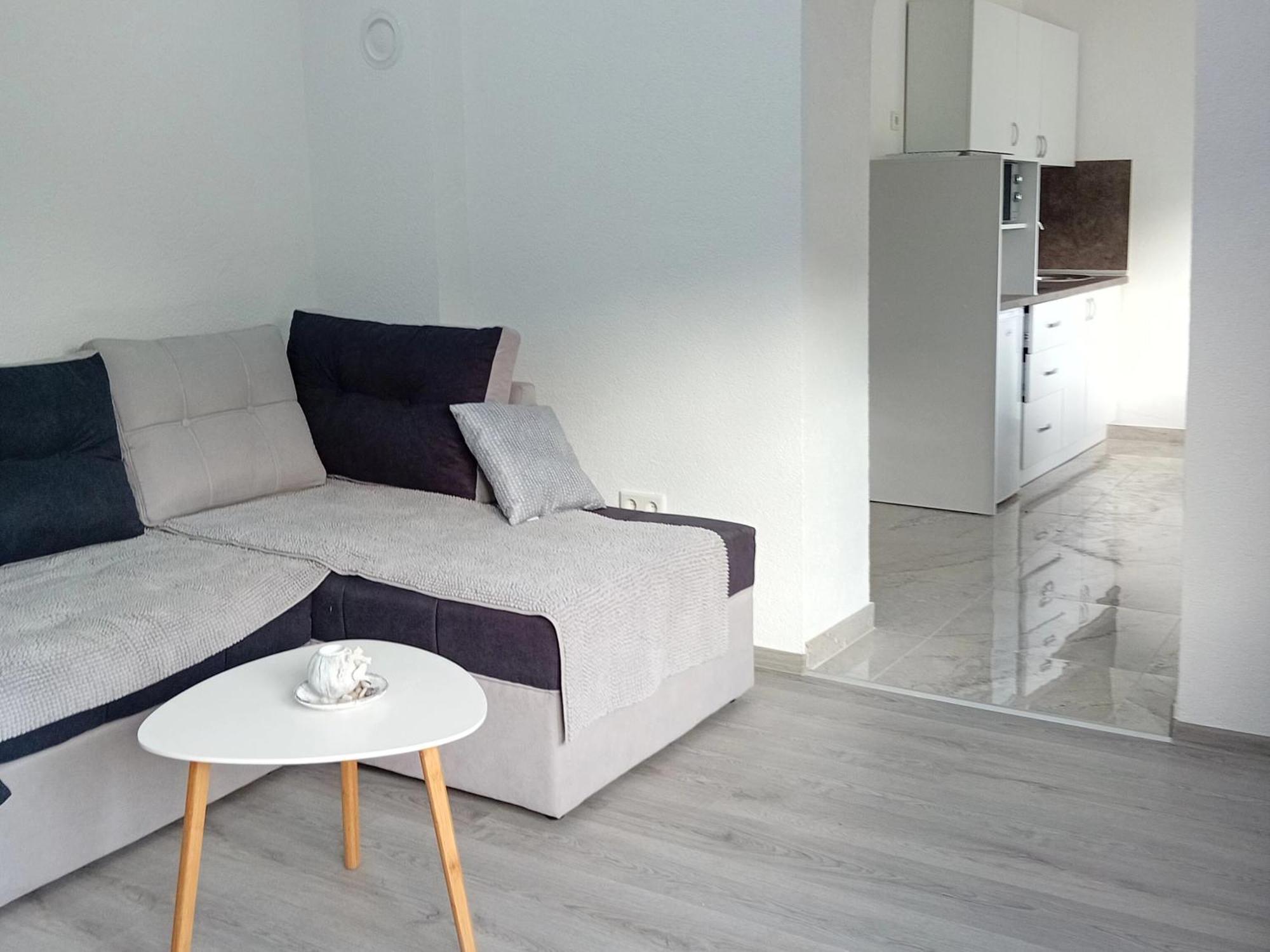Apartman Edwin 亚伊采 外观 照片
