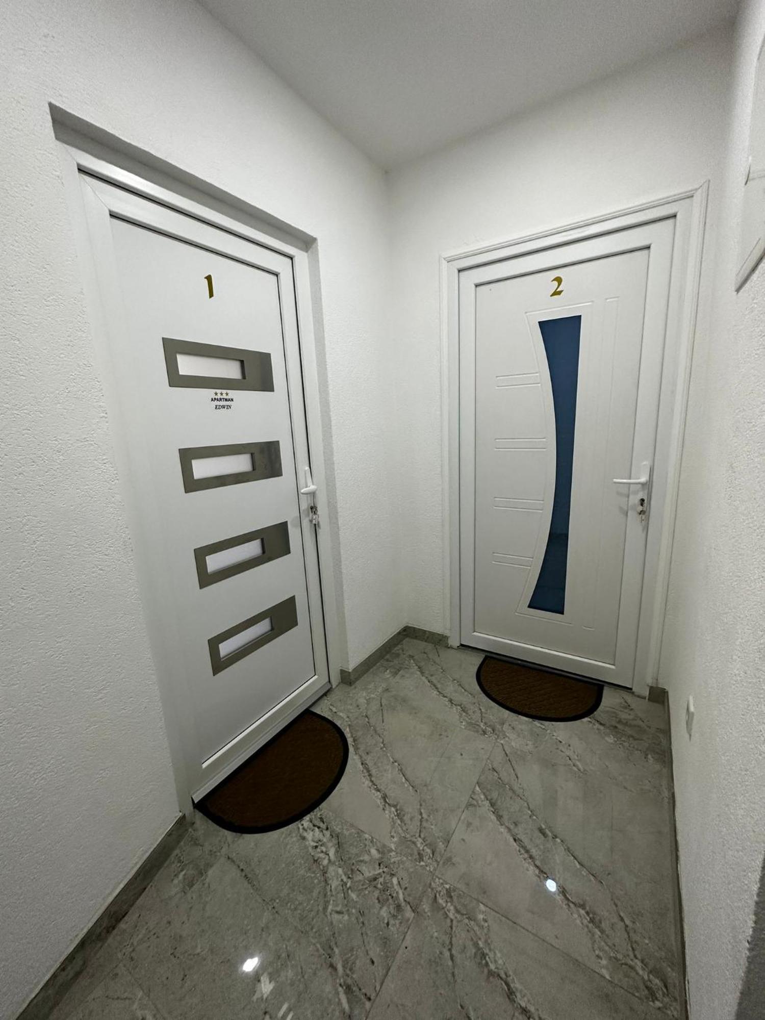 Apartman Edwin 亚伊采 外观 照片