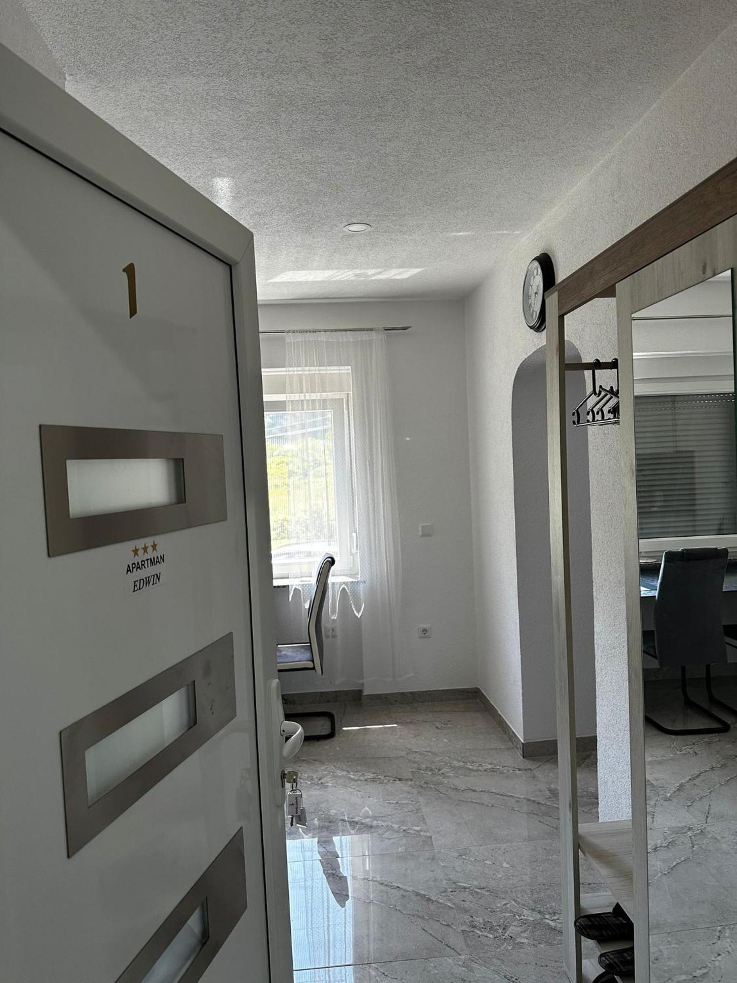 Apartman Edwin 亚伊采 外观 照片