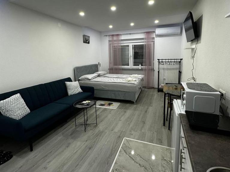 Apartman Edwin 亚伊采 外观 照片