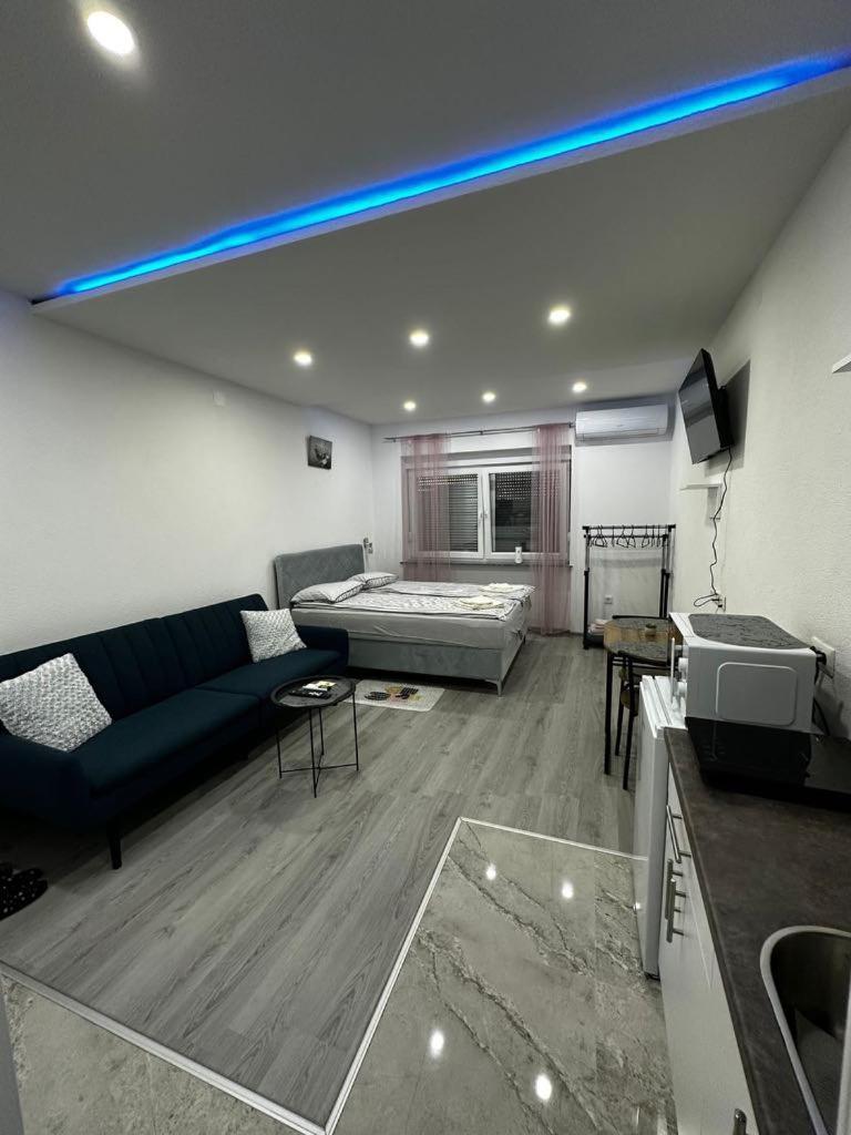 Apartman Edwin 亚伊采 外观 照片