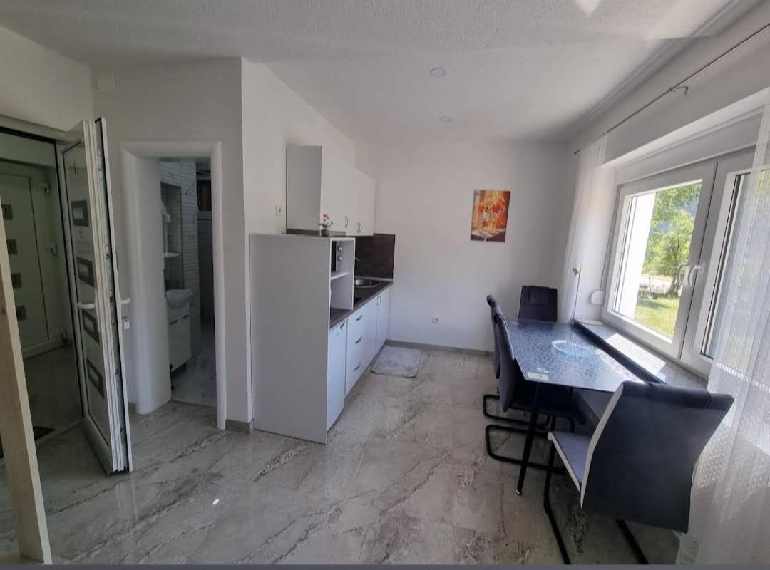 Apartman Edwin 亚伊采 外观 照片