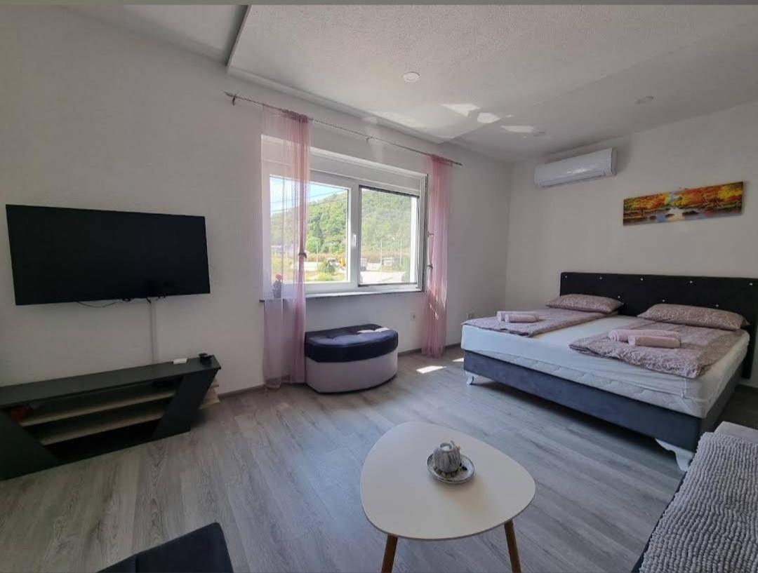 Apartman Edwin 亚伊采 外观 照片